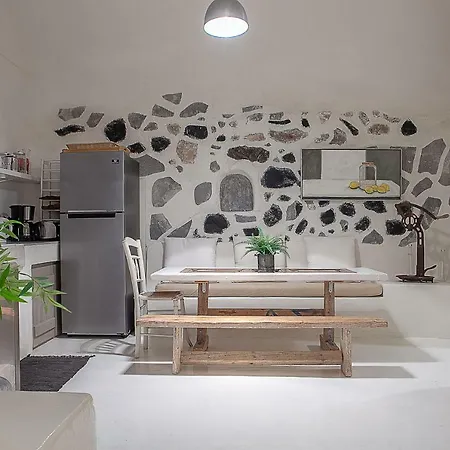 Canava Santorini Emporio (Santorini)